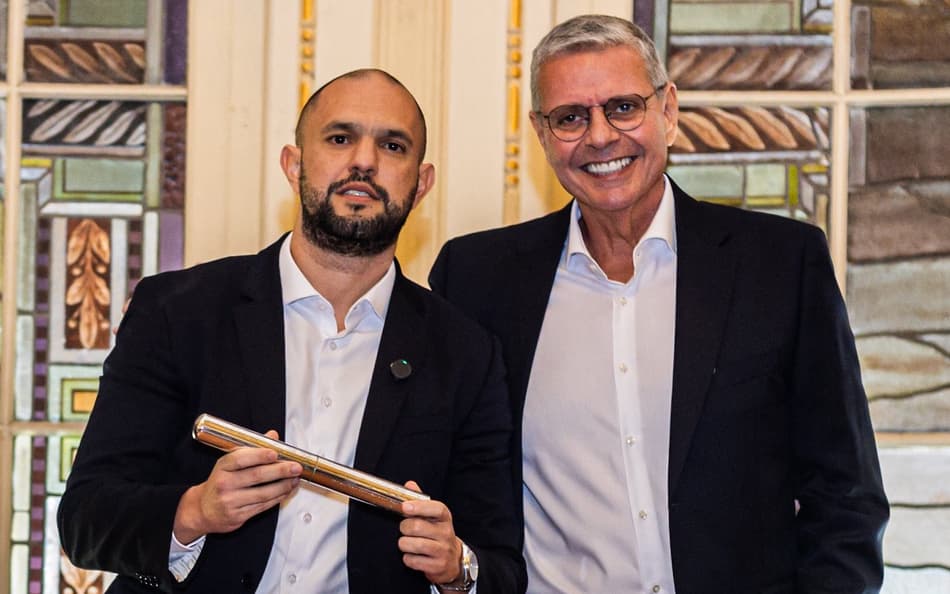 Mattheus Montenegro ao lado de Ricardo Tenório na posse da presidênica do Fluminense (Foto: Marina Garcia/ Fluminense FC)