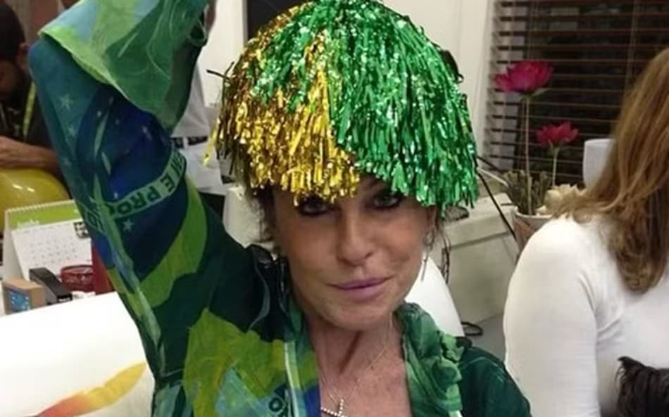 Ana Maria Braga no clima da Copa (Foto: Reprodução)
