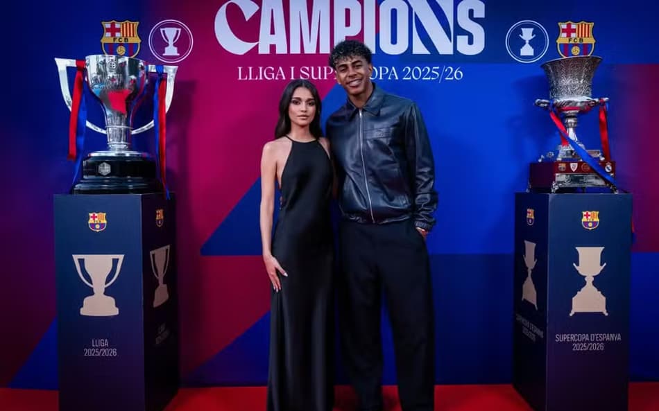 Lamine Yamal e Inés Garcísa em festa do Barcelona