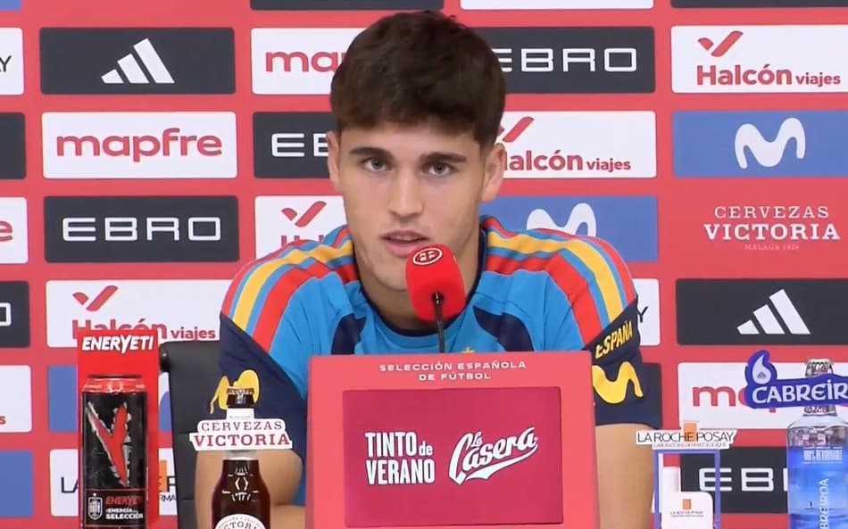 Cubarsí, da Espanha, em entrevista coletiva (Foto: Reprodução)