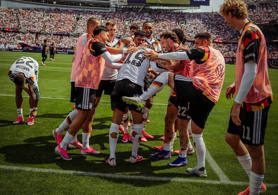 Jogadores da Alemanha comemoram gol (Foto: Reprodução Instagram DFB)
