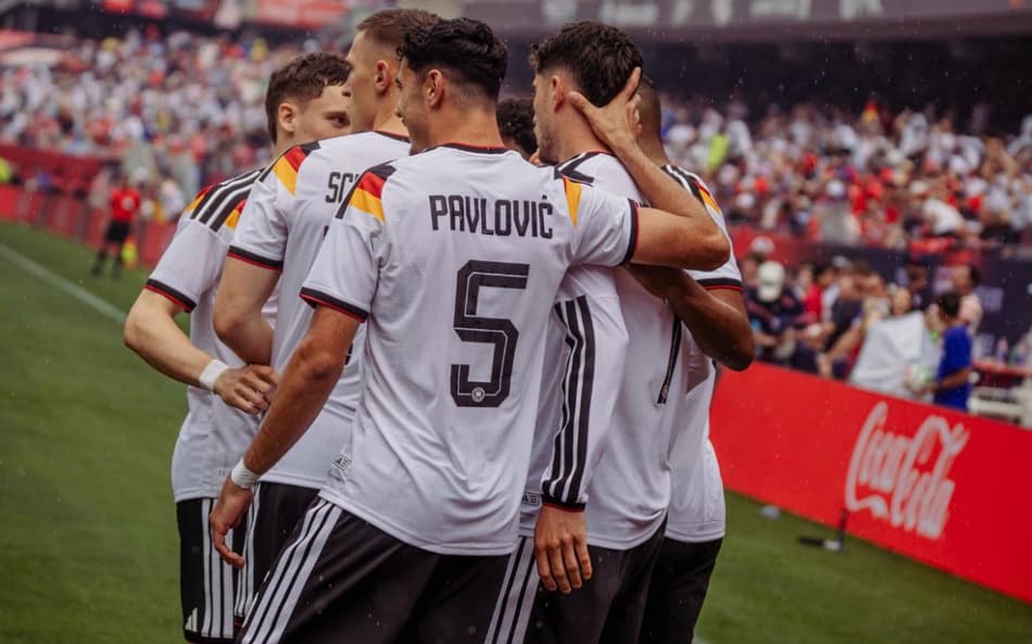 Jogadores da Alemanha comemoram gol (Foto: Reprodução Instagram DFB)