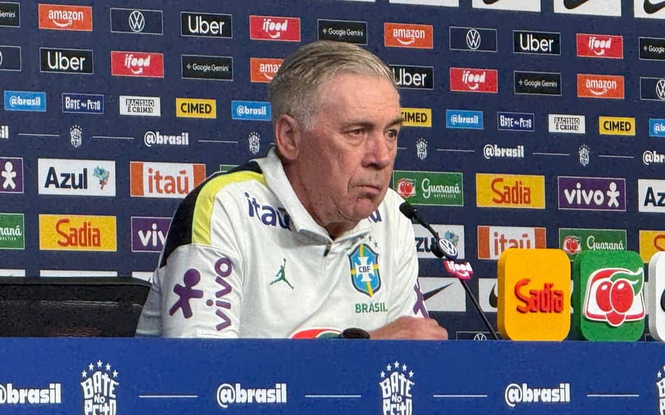 Carlo Ancelotti durante coletiva da Seleção Brasileira na Copa do Mundo (Foto: Márcio Iannacca/Lance!)