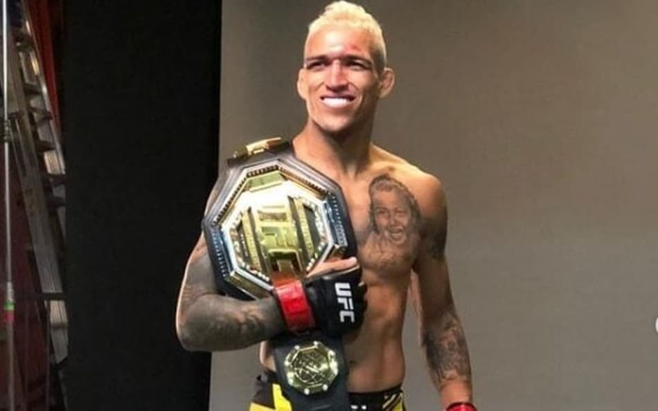 Charles do Bronx era campeão peso-leve do UFC (Foto: Reprodução/ Instagram: @charlesdobronxs)