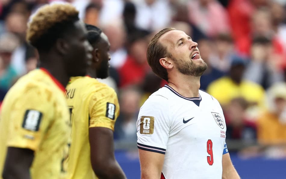 Harry Kane lamenta gol perdido em Inglaterra x Gana pela Copa do Mundo (Foto: FRANCK FIFE / AFP)
