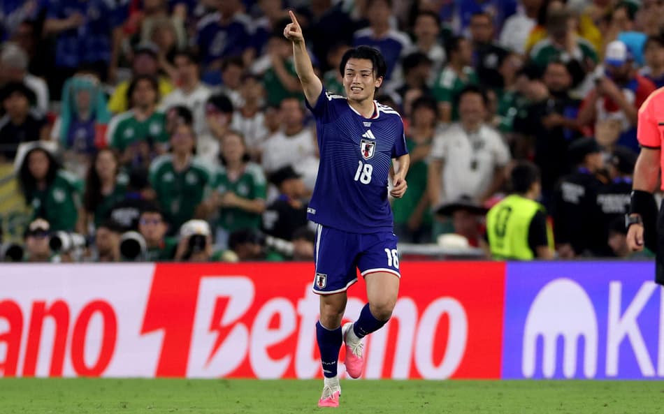 No jogo mil da história das Copas do Mundo, o Japão venceu a Tunísia por 4 a 0 (Foto: Julio Cesar AGUILAR / AFP)