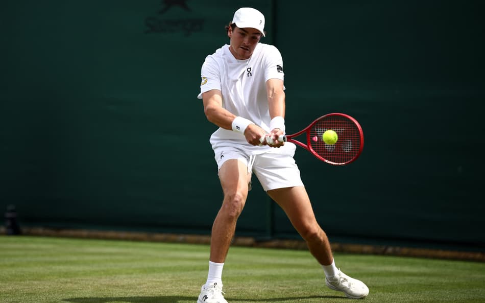João Fonseca durante o jogo contra Roberto Bautista na estreia de Wimbledon