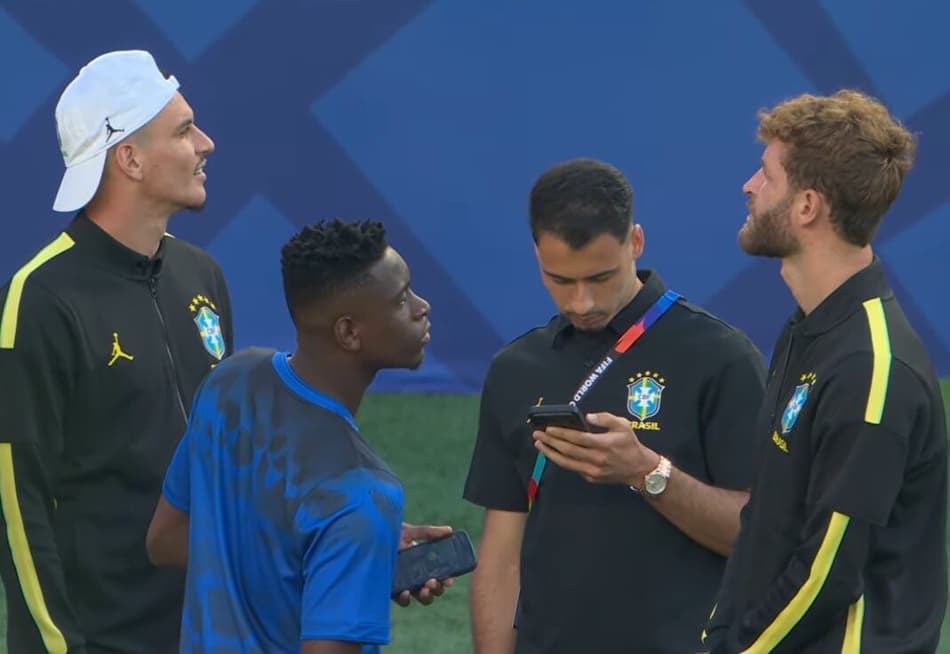 Jogadores da seleção para o jogo contra o Haiti (Foto: reprodução/CazéTV)