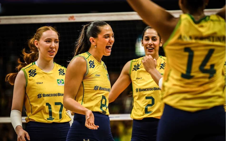Seleção comemora ponto em Brasil x Itália pela semana 1 da VNL 2026 (Foto: Vollleyball World)