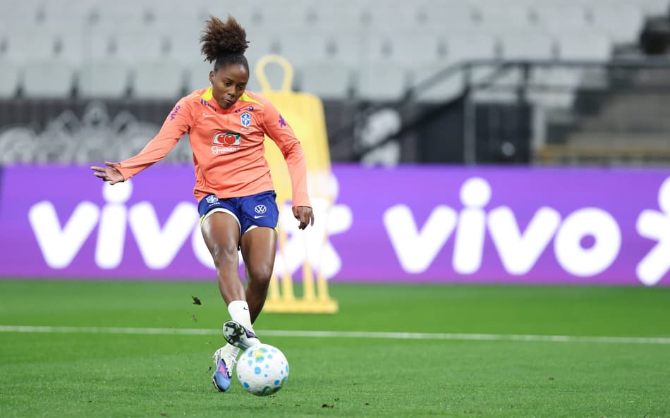 Kaylane, meia do Flamengo e da Seleção Brasileira, durante treino na Neo Química Arena. (Lívia Villas Boas/CBF)