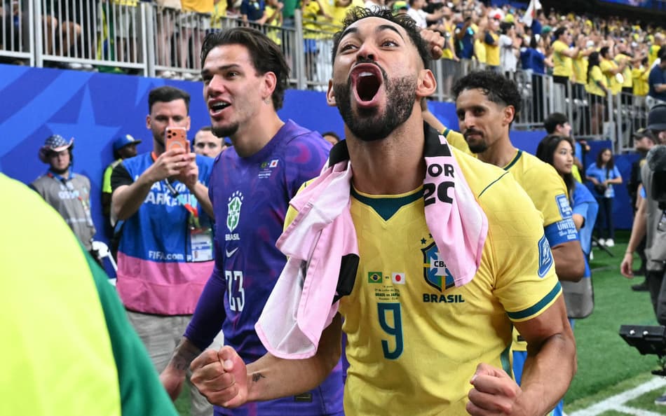 Matheus Cunha comemorando vitória da Seleção Brasileira em cima do Japão na Copa do Mundo. (Foto: RONALDO SCHEMIDT / AFP)