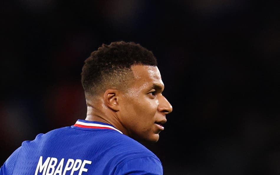 Quem é a namorada de Mbappé, craque da França?