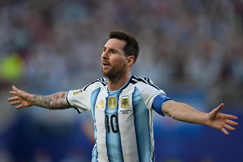 Messi comemora gol em Argentina x Argélia (Photo by Roberto SCHMIDT / AFP)