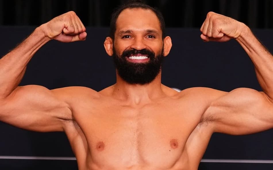 O brasileiro Michel Pereira, durante a pesagem para o UFC Baku
