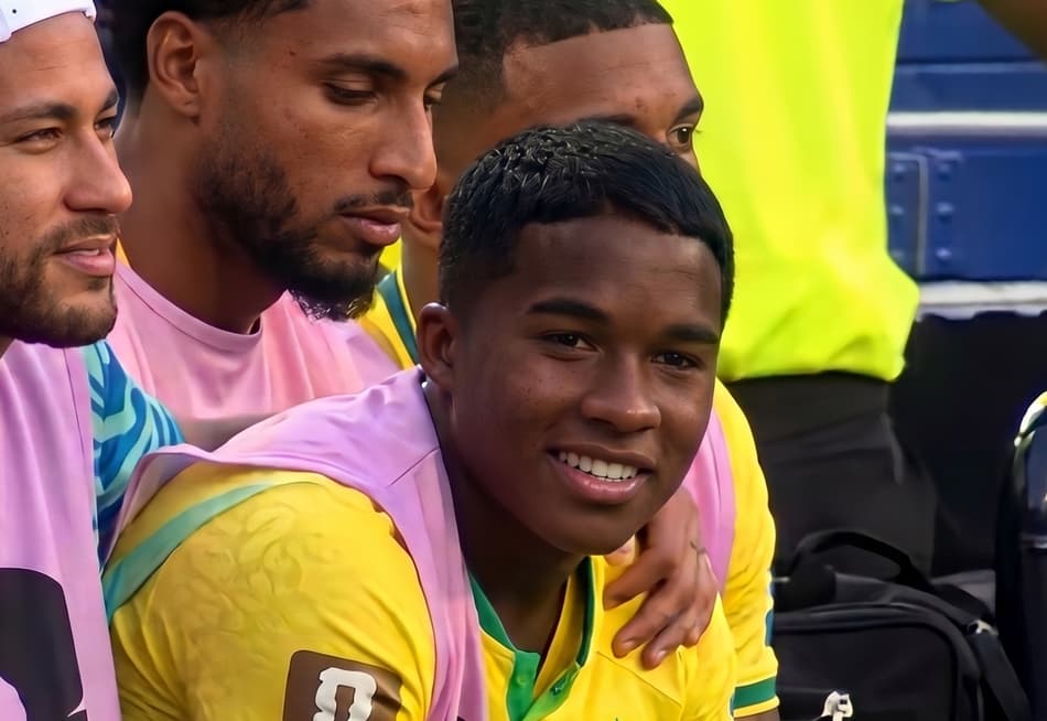 Endrick ao lado de Neymar no empate da Seleção Brasileira com Marrocos (Foto: Reprodução)