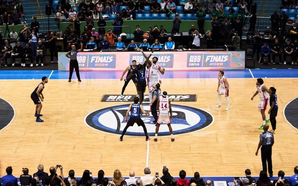 O Pinheiros venceu o Franca no jogo 3 das finais do NBB, no Ginásio do Ibirapuera