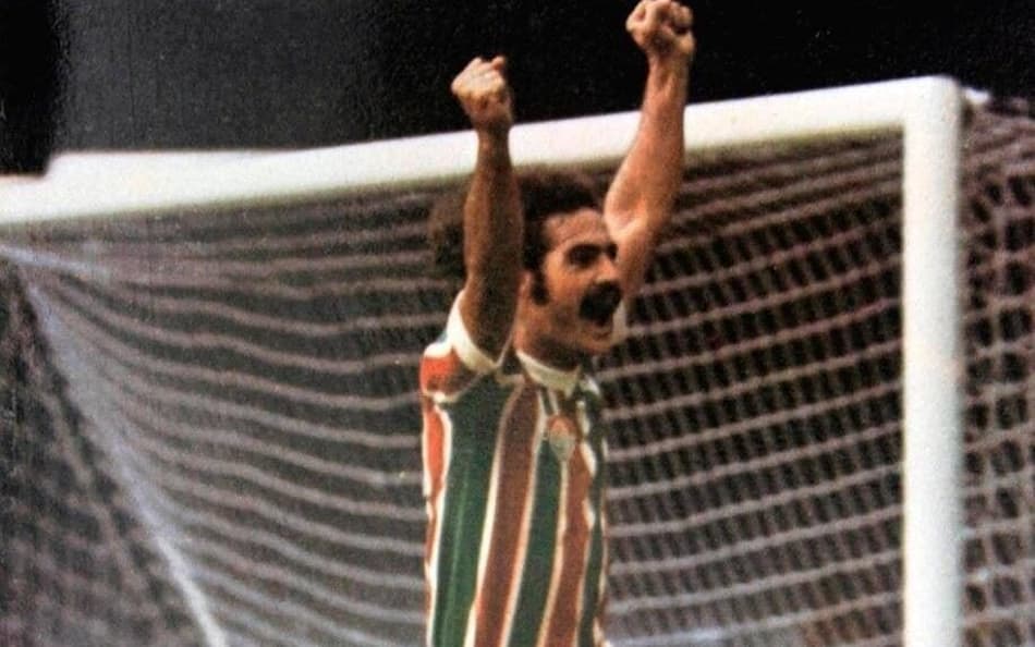 Rivellino comemora gol pelo Fluminense (Foto: Reprodução/Flu-Memória)