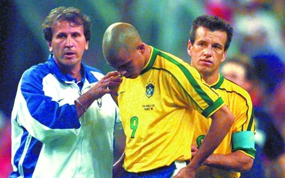 Ronado Fenômeno lamenta a eliminação da Seleção Brasileira na final da Copa do Mundo contra a França, em 1998 (Foto: Acervo L!)