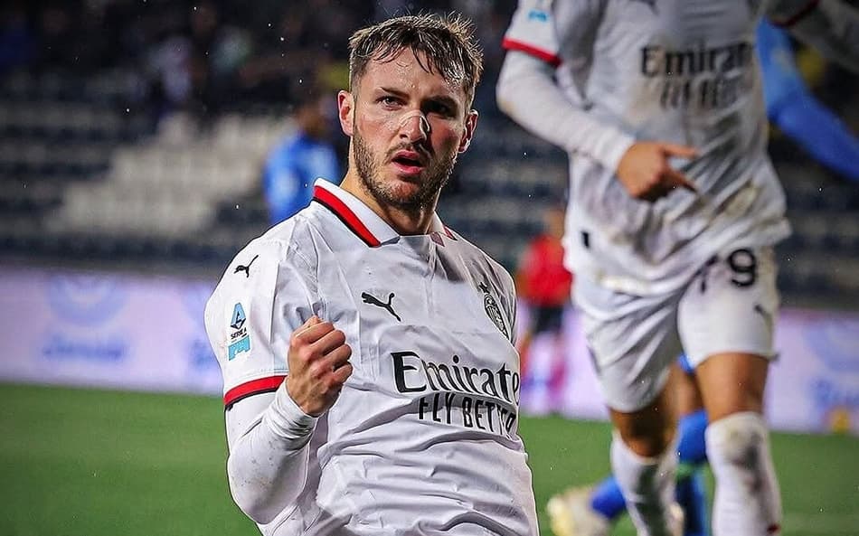 Santiago Giménez - Milan