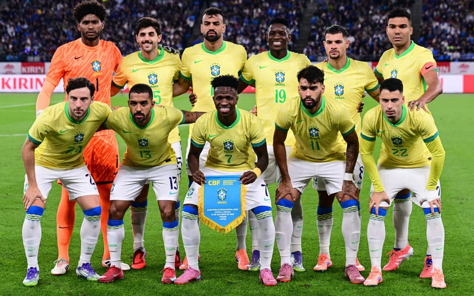 Seleção Brasileira perfilada antes de Japão x Brasil