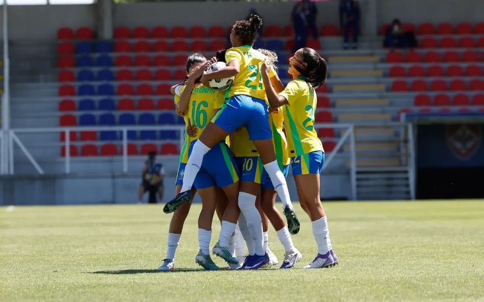 Seleção Feminina sub-20 comemora gol em amistoso contra Portugal. (Luciana Vermell/CBF)