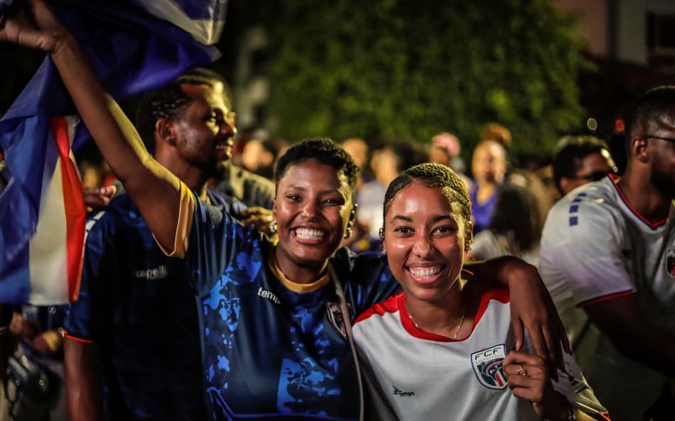 Festa toma conta da capital de Cabo Verde após classificação na Copa; veja