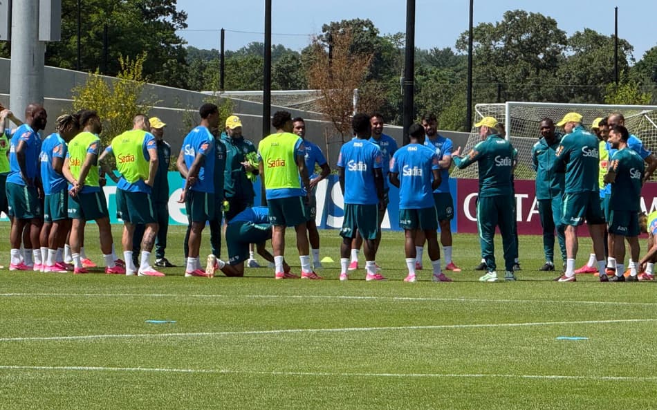 Ancelotti reúne jogadores da Seleção antes do treino
