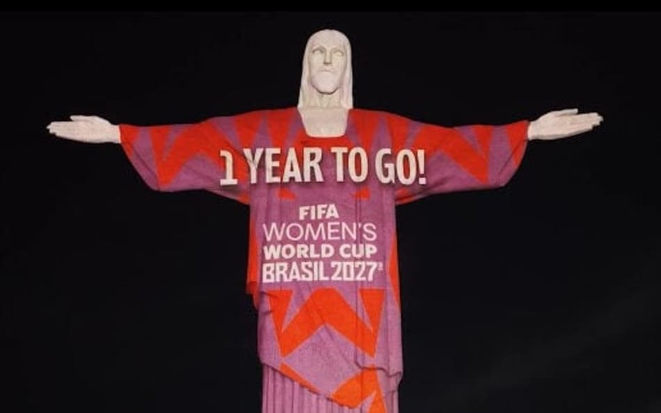 Cristo Redentor, no Rio de Janeiro, com referência à Copa do Mundo Feminina. (Fifa/Divulgação)