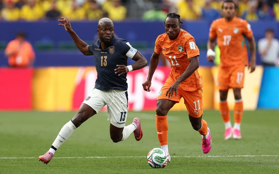Valencia em ação em Equador x Costa do Marfim na Copa do Mundo