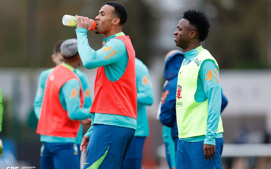 Vini Jr e Gabriel Magalhães em preparação para Brasil x Senegal (Foto: Rafael Ribeiro/CBF)