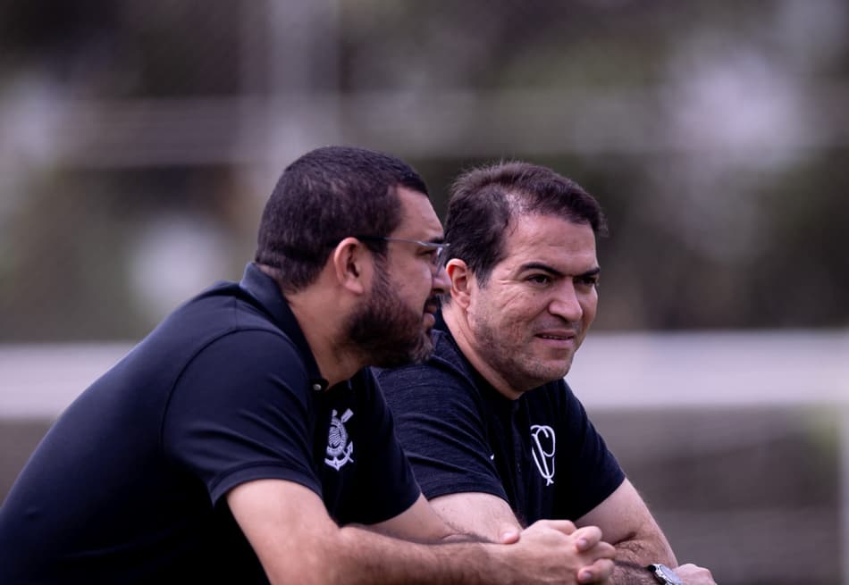 Julio Manso, supervisor, e Marcelo Paz, executivo de futebol do Corinthians (Foto: Rodrigo Coca/Agência Corinthians)