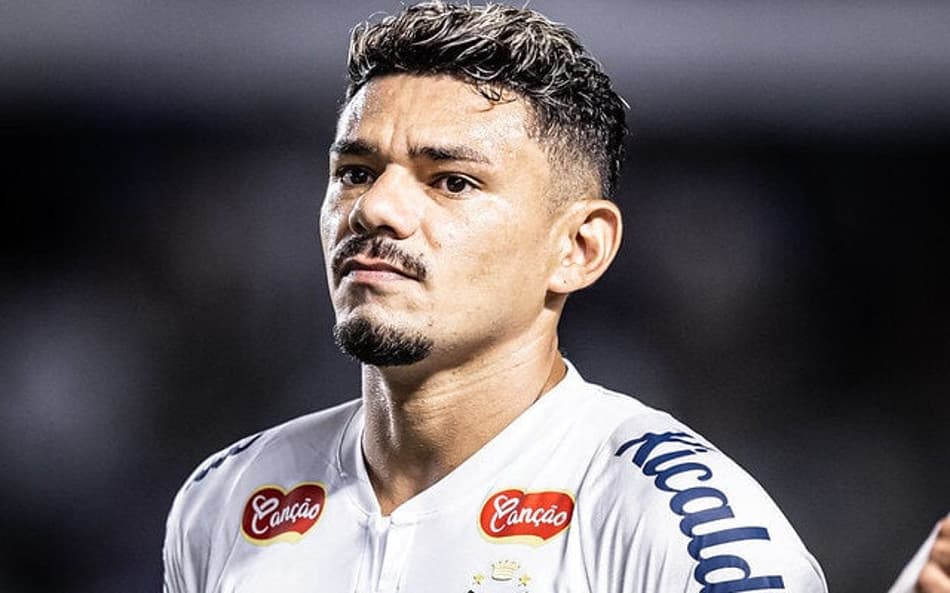 Tiquinho rescinde com Santos após atrasos de salários