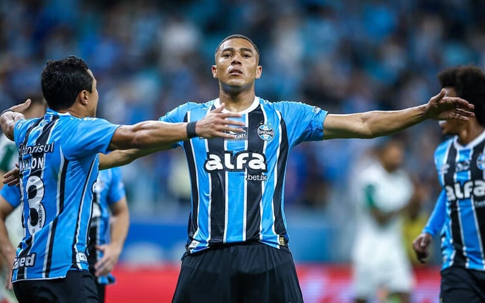 Carlos Vinicius marcou o segundo gol do Grêmio (Foto: Lucas Uebel/Grêmio FBPA)