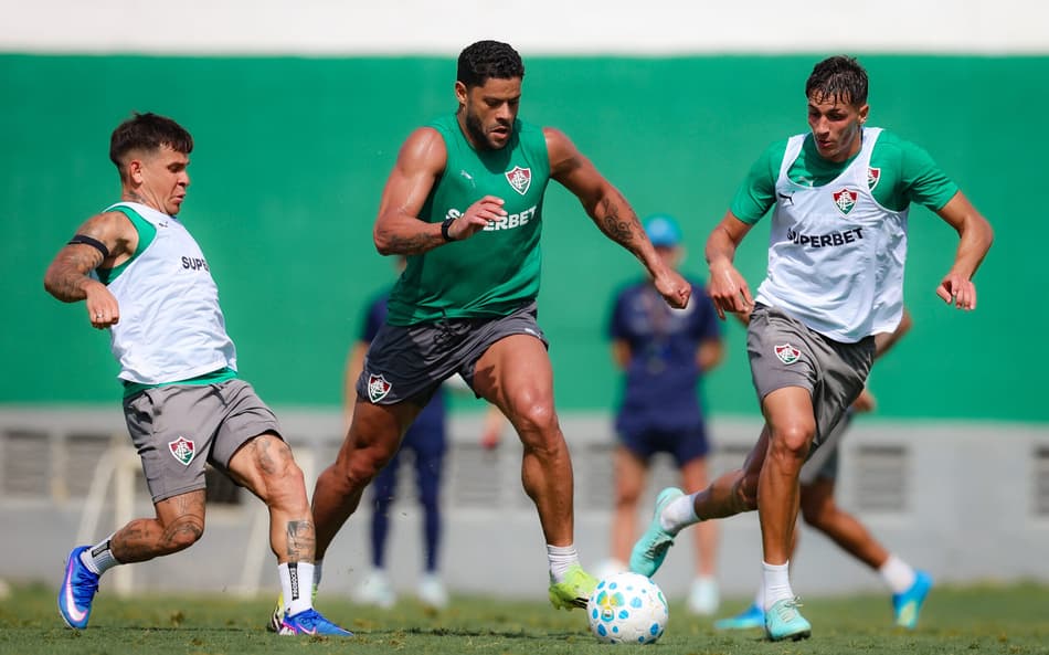 Hulk passa por Soteldo e Bernal em treino do Fluminense