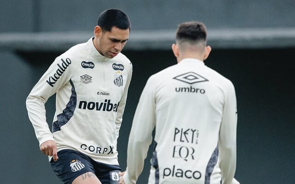 Gustavo Caballero tem contrato com o Santos até o fim de 2029. (Foto: Raul Baretta/ Santos FC)
