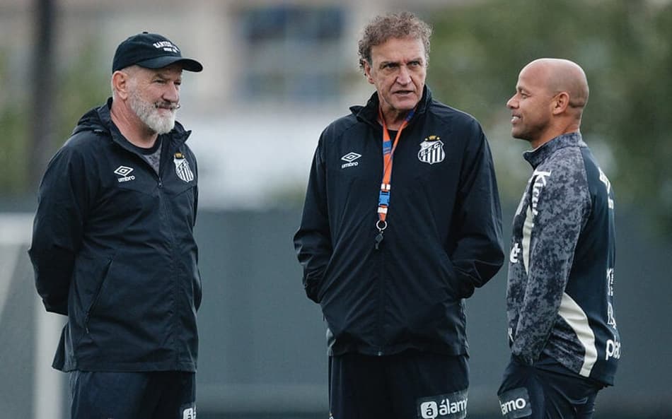 Comissão técnica do Santos no CT Rei Pelé. (Foto: Raul Baretta/ Santos FC)