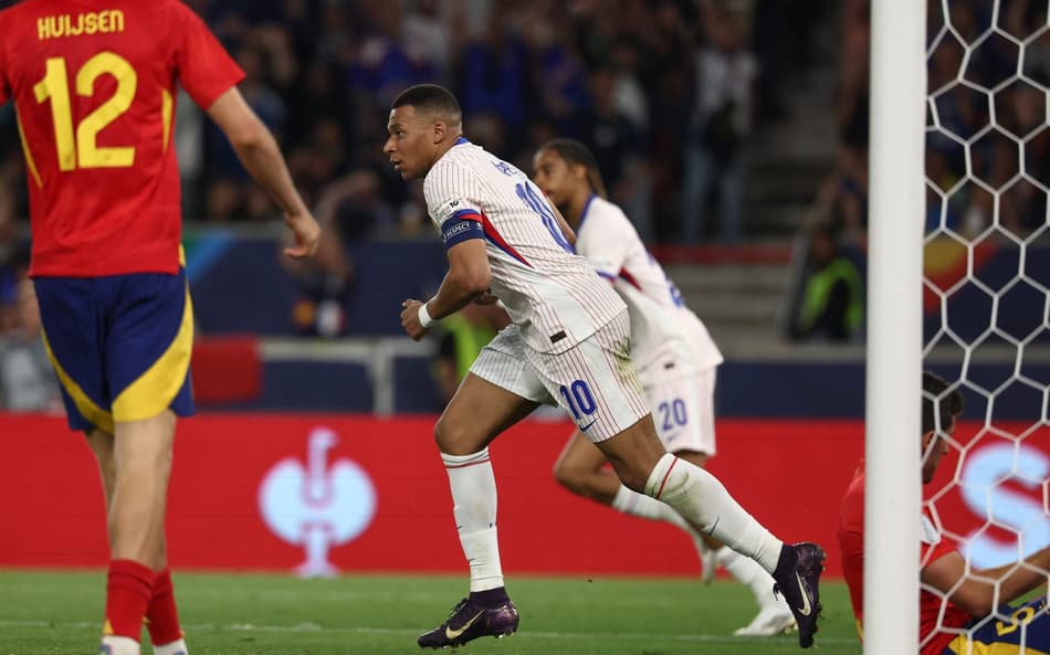 Mbappé fez gol na derrota da França para a Espanha (Foto: FRANCK FIFE / AFP)