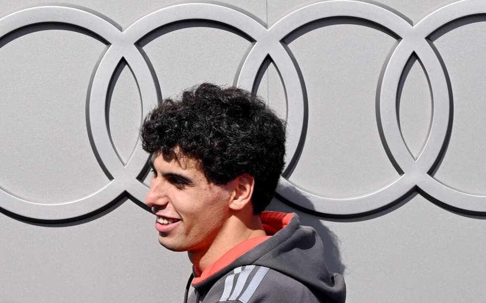 Gabriel Bortoleto na garagem da Audi antes do GP da Austrália de Fórmula 1