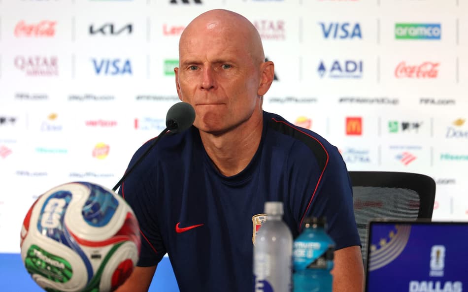 Stale Solbakken na coletiva de imprensa