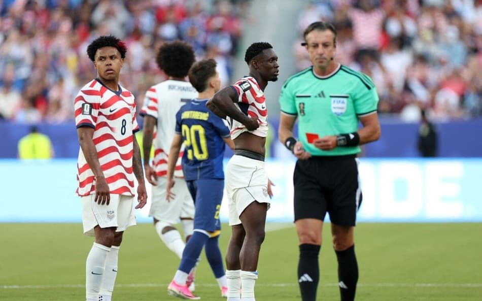 Balogun, atleta dos EUA, foi expulso aos 64 minutos de jogo
