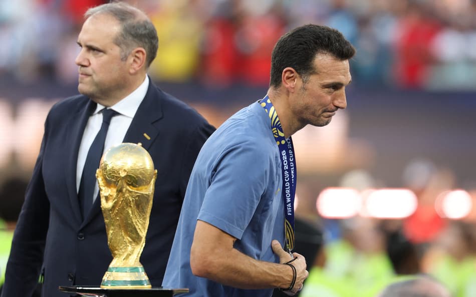 Scaloni passa pela taça do mundial