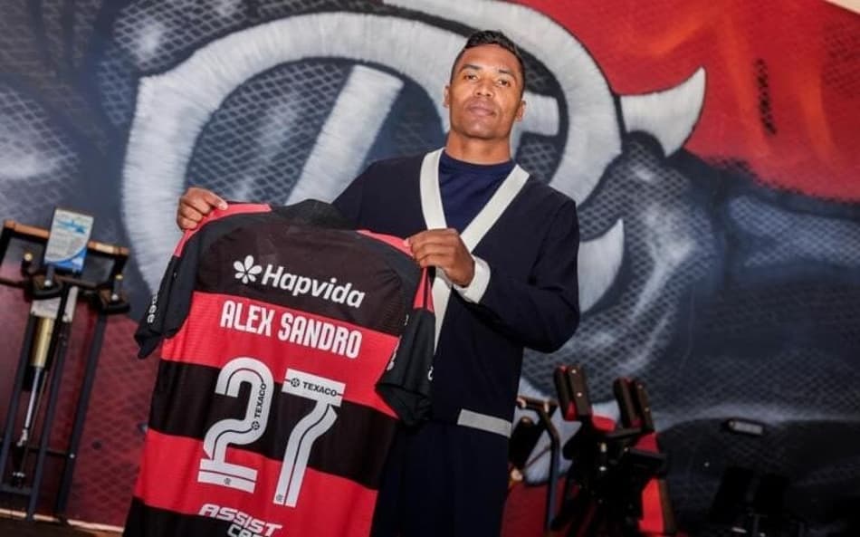 Alex Sandro renova com o Flamengo até o fim de 2027