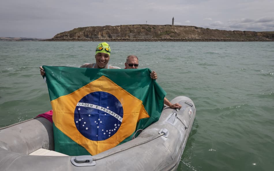 Inglaterra. 22/07/2026 – A atleta maratonista aquática Ana Marcela Cunha durante a travessia do Canal da Mancha, estreito que separa a costa sul da Inglaterra do norte da França e é considerado um dos maiores desafios da maratona aquática mundial. A atleta quebrou o recorde sul americano na prova. Foto: Jonne Roriz/COB