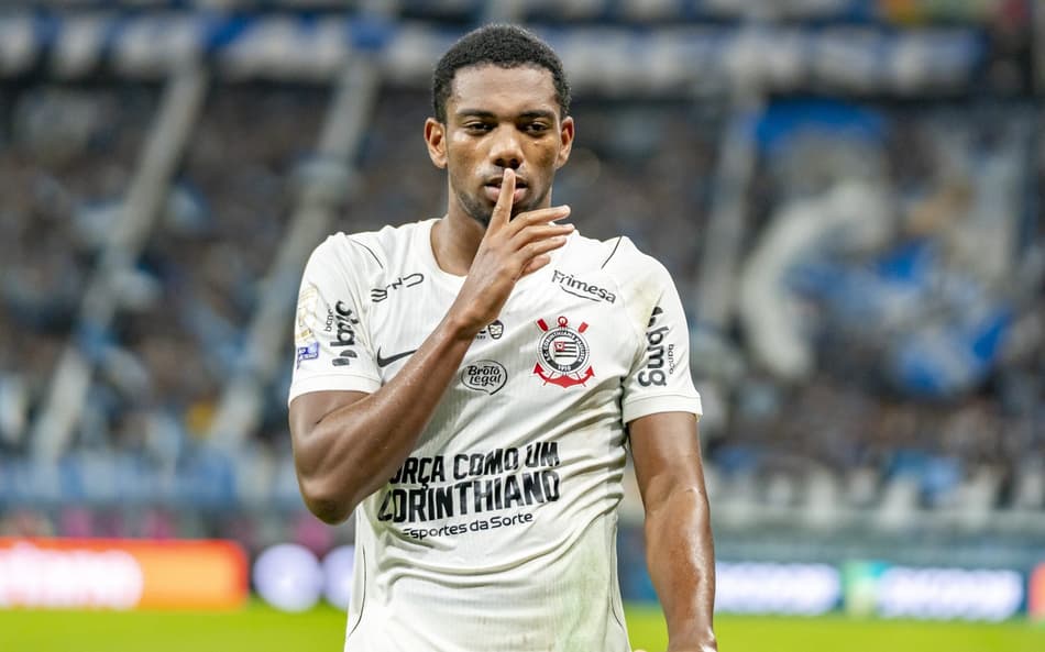 André faz sinal de "silêncio" em jogo do Corinthians