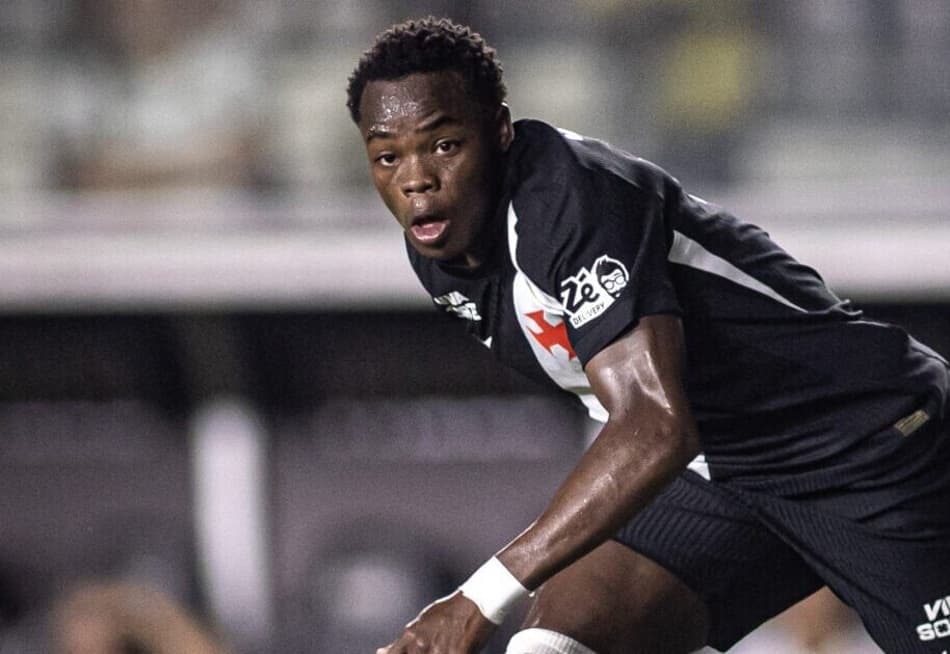 Andrés Gómez é perseguido por defensores do Volta Redonda em duelo do Carioca