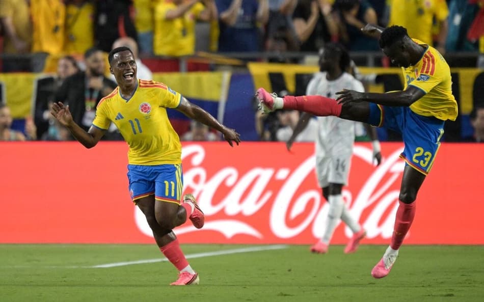 Jhon Arias comemorando gol que deu a classificação á Colômbia ás oitavas de final da Copa do Mundo