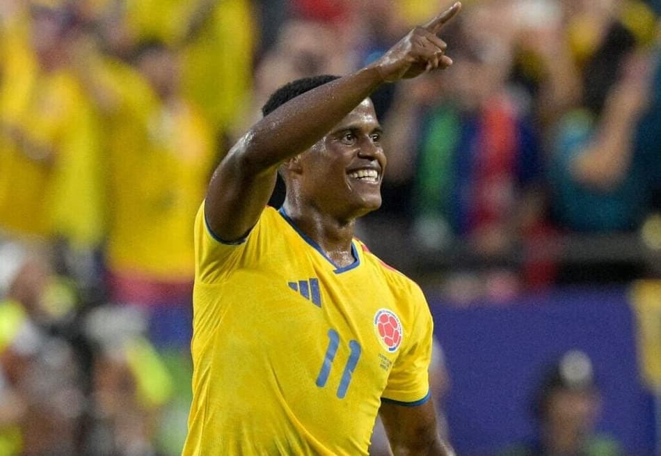 Jhon Arias comemora gol pela Colômbia na Copa do Mundo