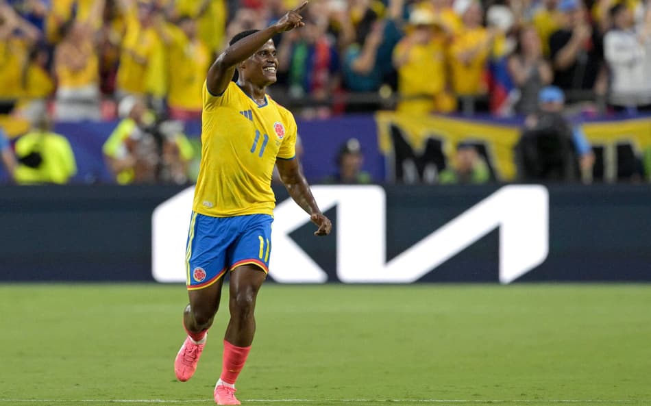 Jhon Arias comemora gol pela Colômbia na Copa do Mundo