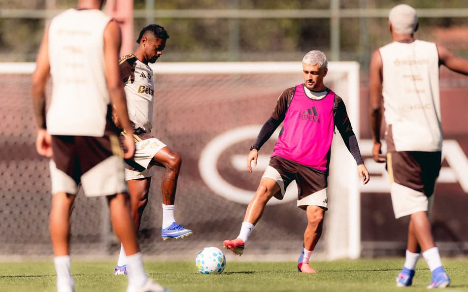 Arrascaeta e Bruno Henrique durante treino do Flamengo