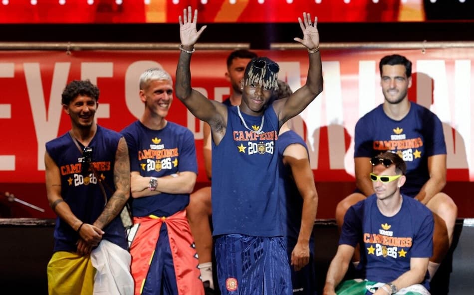 Atitude de Nico Williams em celebração do título viraliza (Foto: Oscar DEL POZO / AFP)